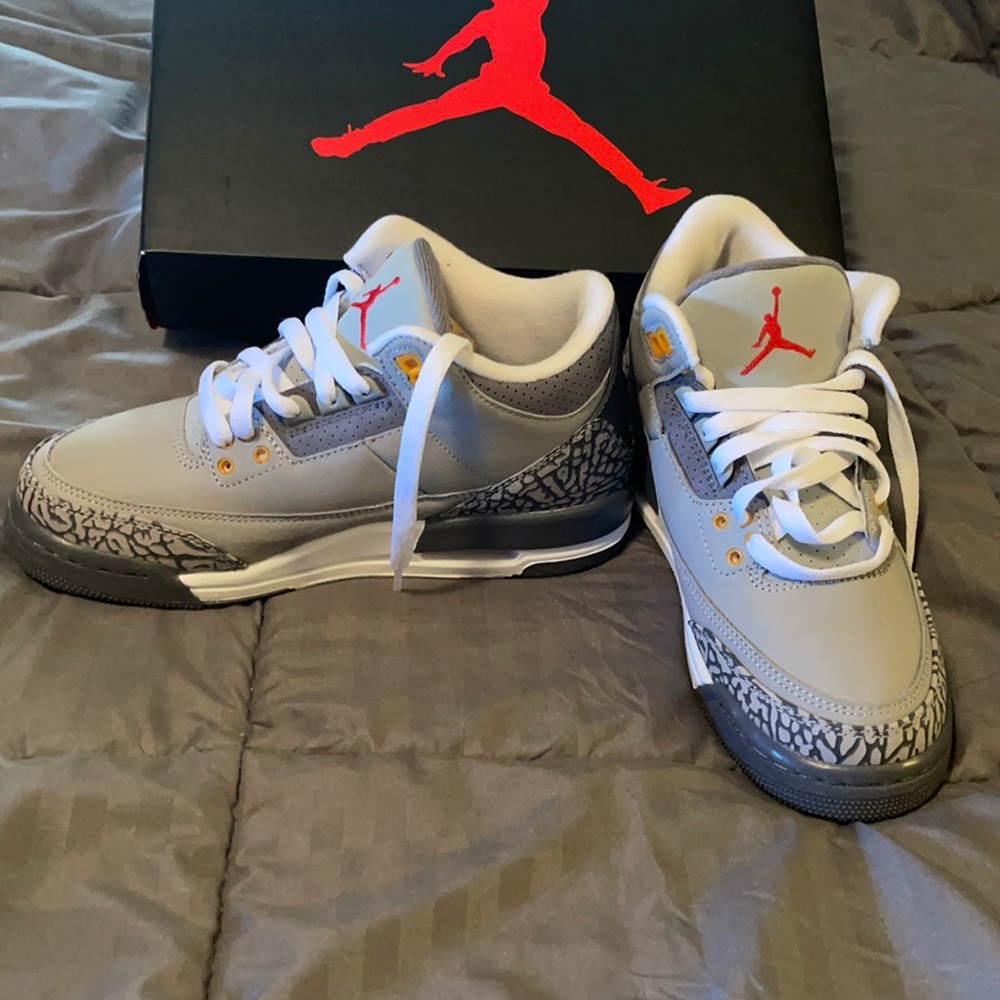 Boys size 5 Nike air Jordan 3 retro (gs)